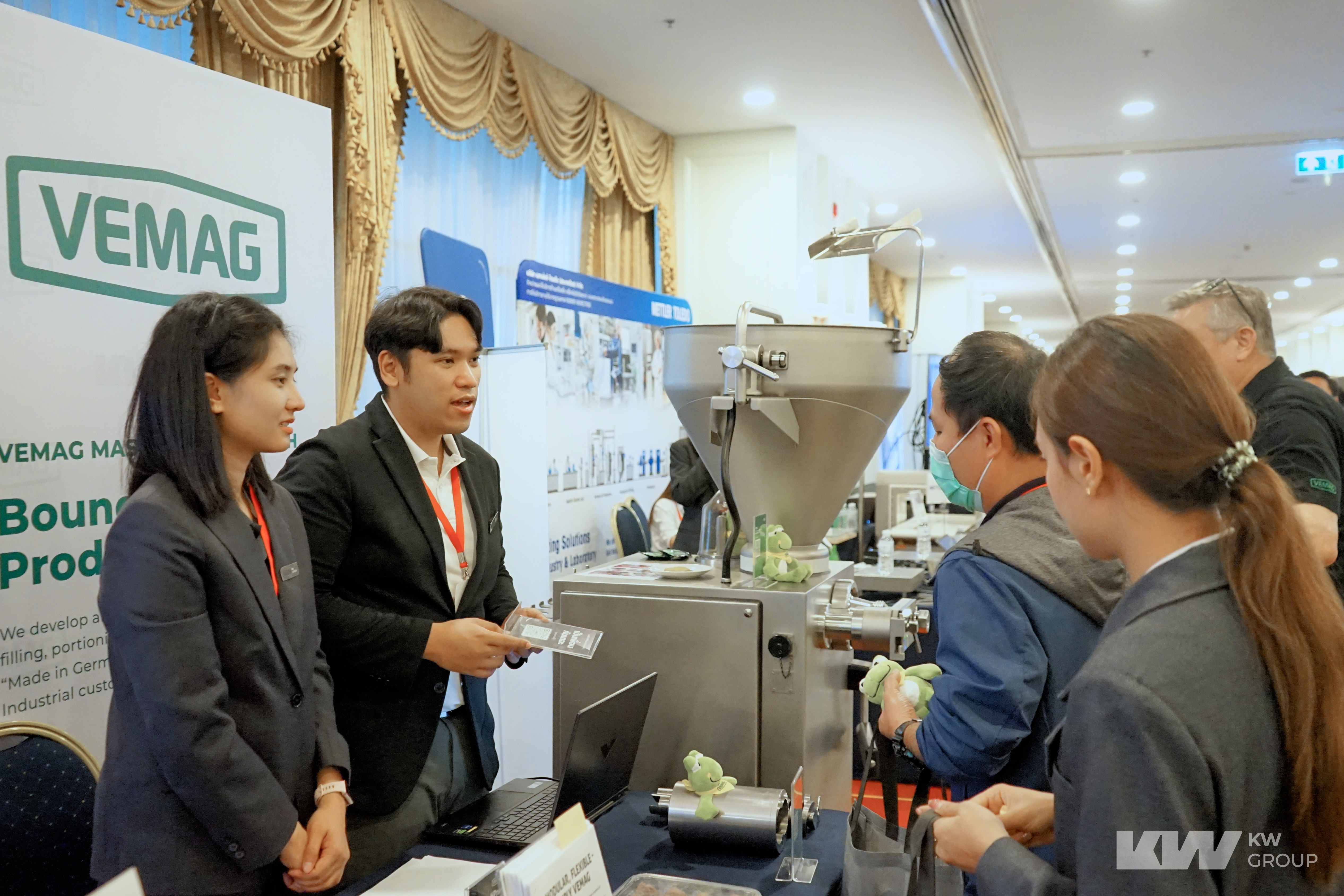 ภาพร่วมของทีมงาน KW Group และผู้เชี่ยวชาญจาก VEMAG